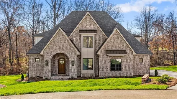 6391 Whitaker TRCE, Oak Ridge, NC 27310