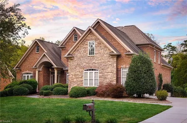 1866 Curraghmore RD, Clemmons, NC 27012