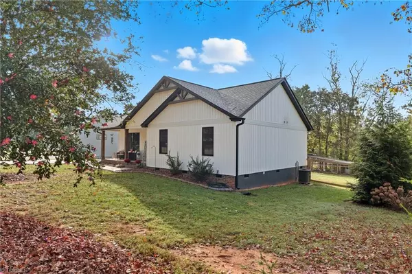 Yadkinville, NC 27055,218 Taylor ST