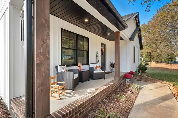 Yadkinville, NC 27055,218 Taylor ST