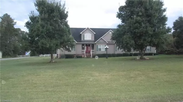 2034 Waterford Pointe RD, Lexington, NC 27292