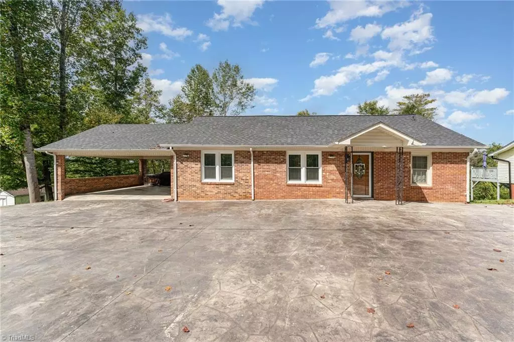 Elkin, NC 28621,490 Oakland DR