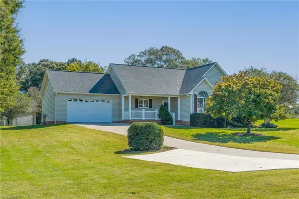 176 Fallingcreek DR, Advance, NC 27006