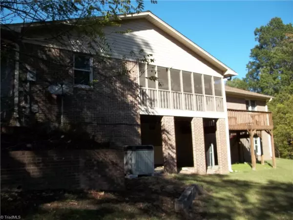 Thomasville, NC 27360,355 Walker RD