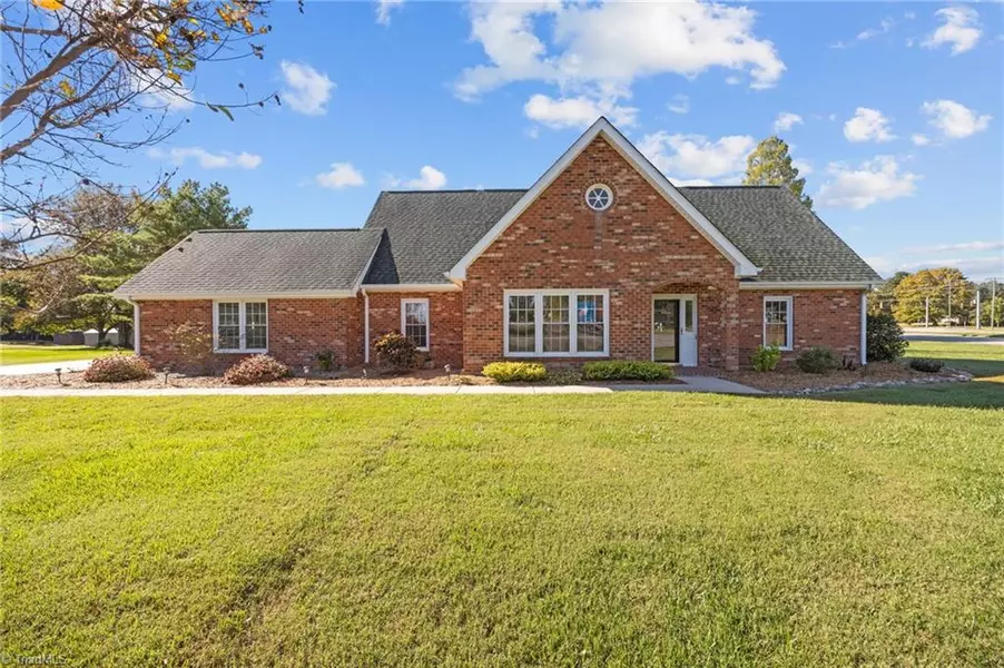 1100 Kingswood DR, Kernersville, NC 27284