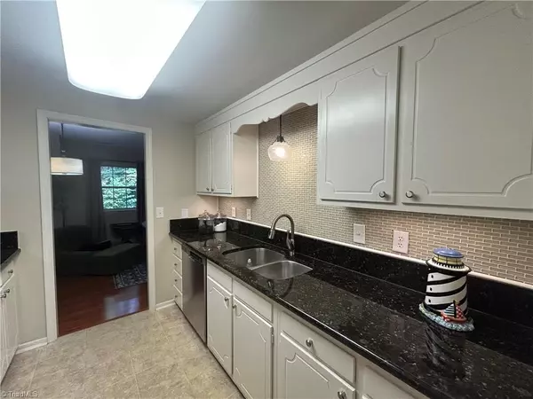 Winston-salem, NC 27103 #B,2966 Saint Marks RD