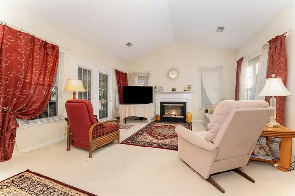 Winston-salem, NC 27103,2801 Kingsdale CT