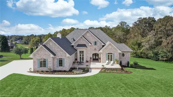 202 Canterbury DR, North Wilkesboro, NC 28659