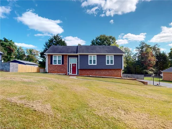 402 Lynchburg RD, Pilot Mountain, NC 27041