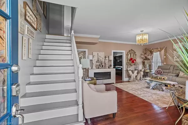 Winston-salem, NC 27105,5008 Old Rural Hall RD