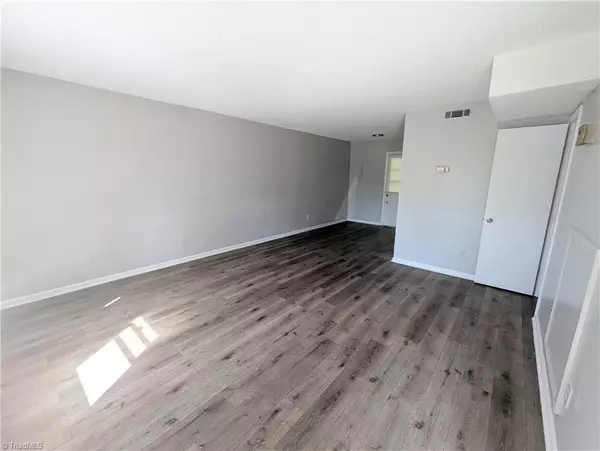 115 College ST #9, Thomasville, NC 27360