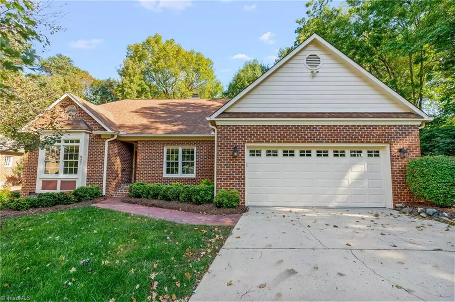 921 Flicker LN, High Point, NC 27262