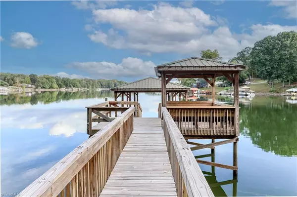 3272 Bass DR, Sherrills Ford, NC 28673