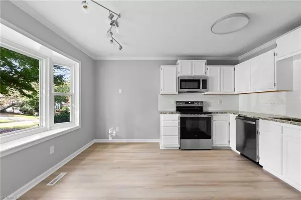 Winston-salem, NC 27104,713 Woodbury Knolls DR