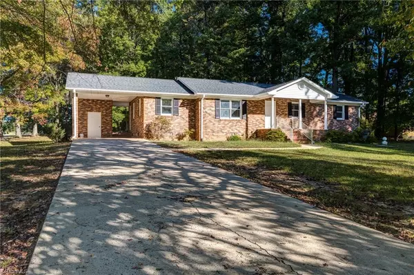 Reidsville, NC 27320,2402 Pine LN