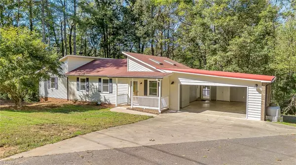 149 Stonebridge RD, Purlear, NC 28665