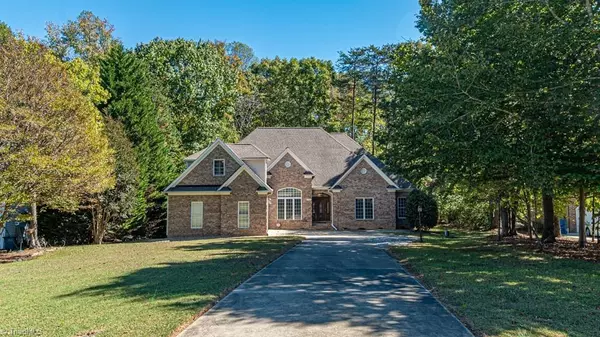6981 Brandi Wood CIR, Summerfield, NC 27358
