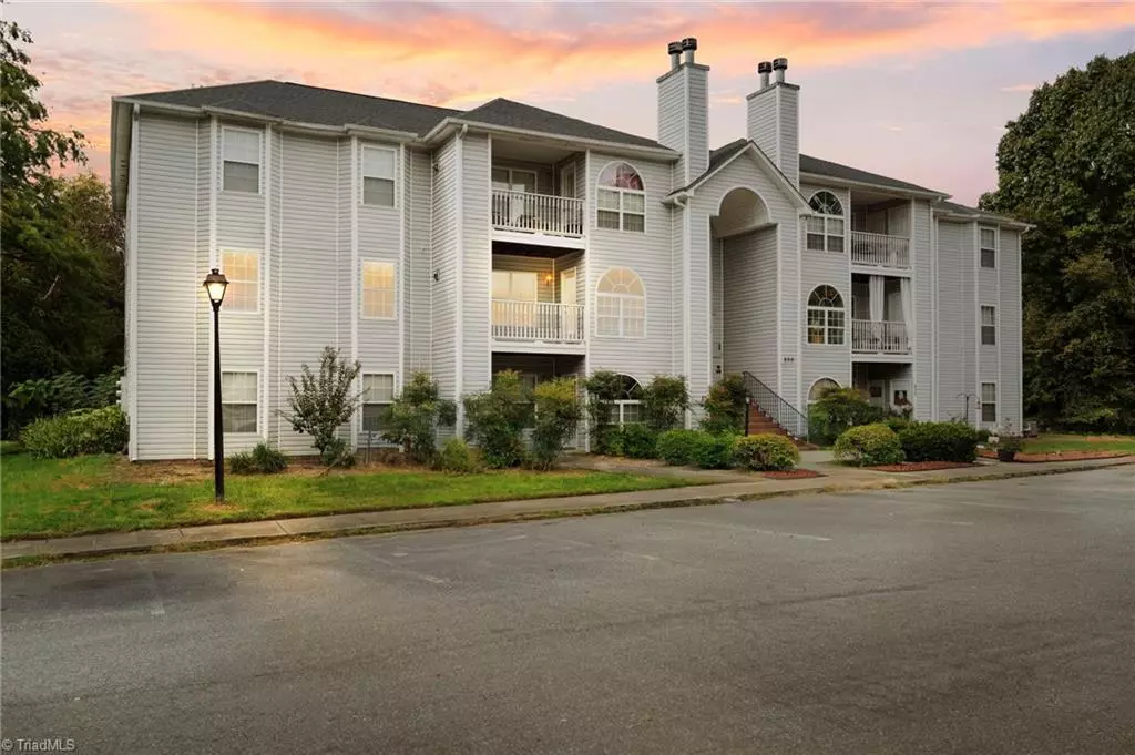 Winston-salem, NC 27103,824 Rivertree LN