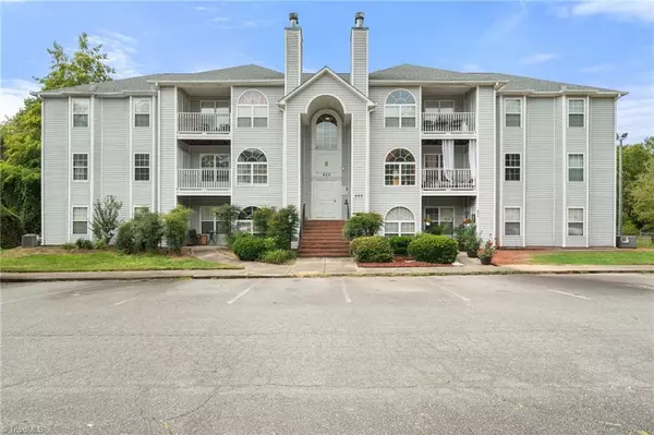 Winston-salem, NC 27103,824 Rivertree LN