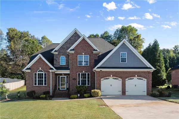 1842 Grove Pines CT, Kernersville, NC 27284