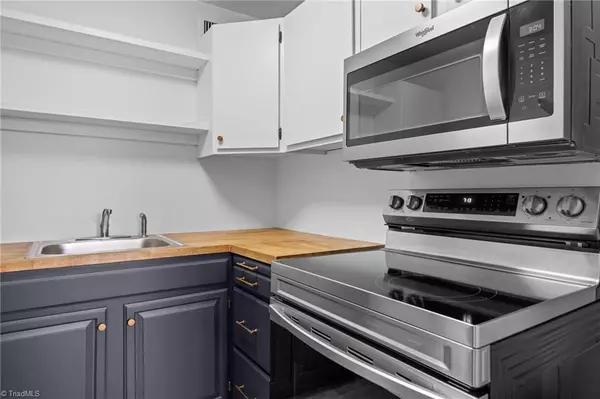 Winston-salem, NC 27104,3812 Country Club RD #D