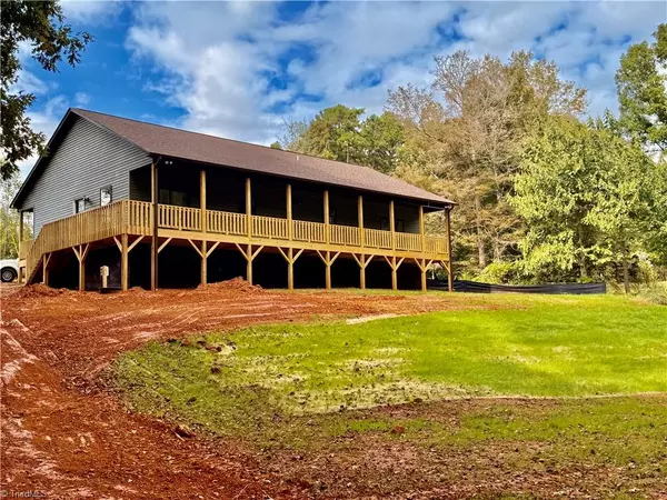 211 Lake Drive 8, Lexington, NC 27292