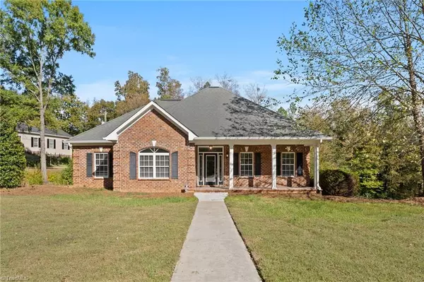 6 Canterbury PL, Lexington, NC 27292