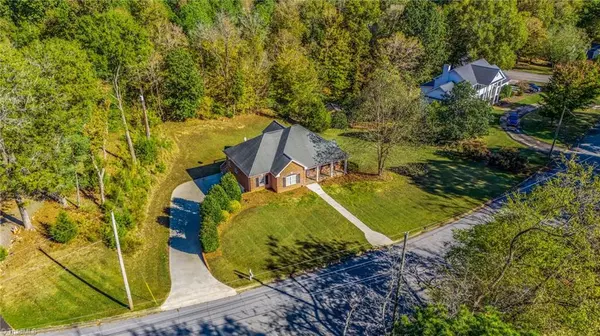 6 Canterbury PL, Lexington, NC 27292