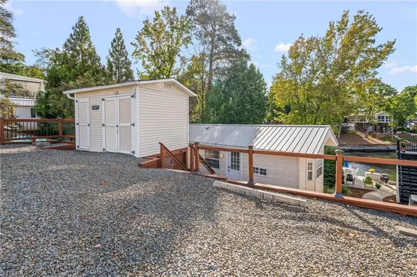 New London, NC 28127,147 Badin Lake CIR
