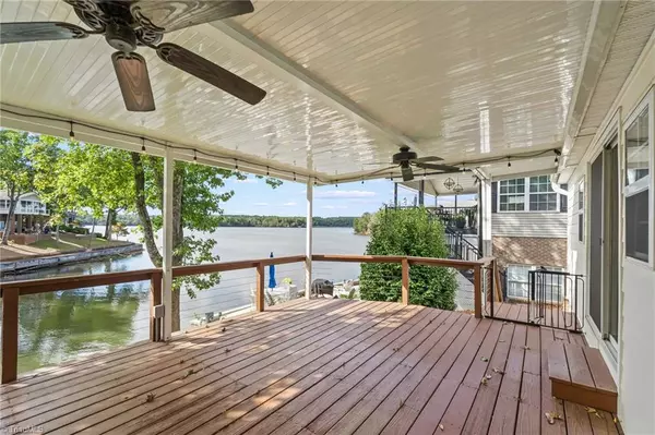 147 Badin Lake CIR, New London, NC 28127