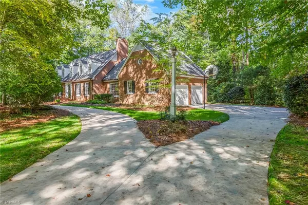 Winston-salem, NC 27104,825 Buttonwood DR