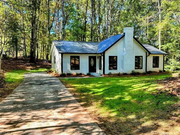 5305 Bent Tree CT, Pfafftown, NC 27040
