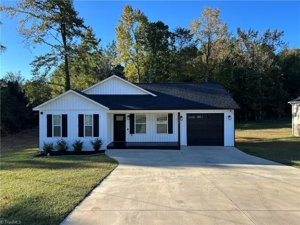 1238 Bowen DR, Archdale, NC 27263