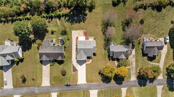 King, NC 27021,1067 Oxford LN