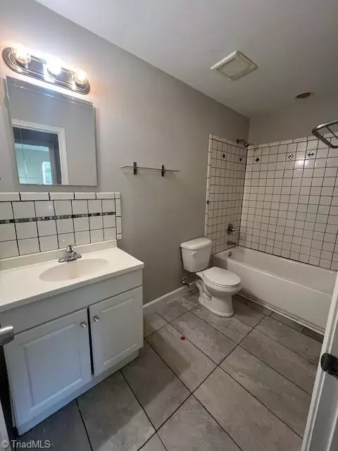 Burlington, NC 27215,916 Avon AVE #202