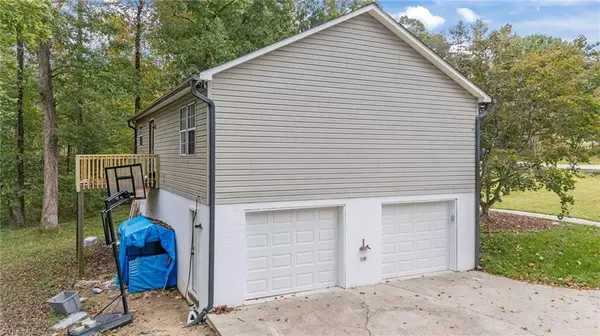 Thomasville, NC 27360,18 Candlestick DR