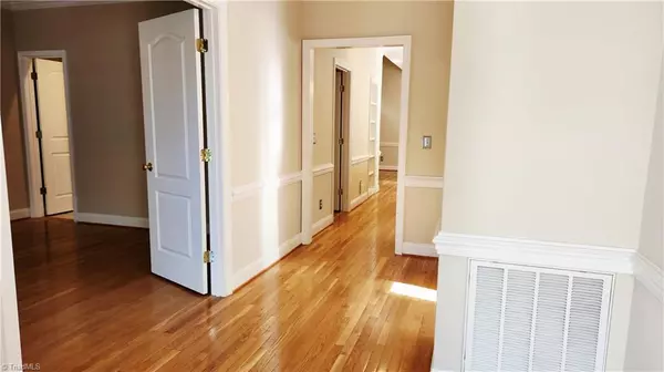 Greensboro, NC 27455,22 Dutchmans Pipe CV