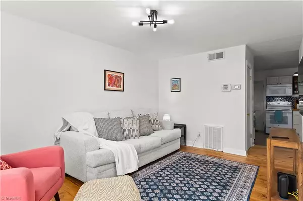 Winston-salem, NC 27103,338 Crafton ST #3