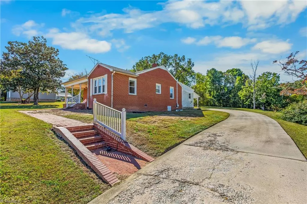 Mocksville, NC 27028,148 Cemetery ST