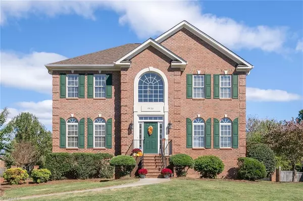 4433 Lochurst DR, Pfafftown, NC 27040