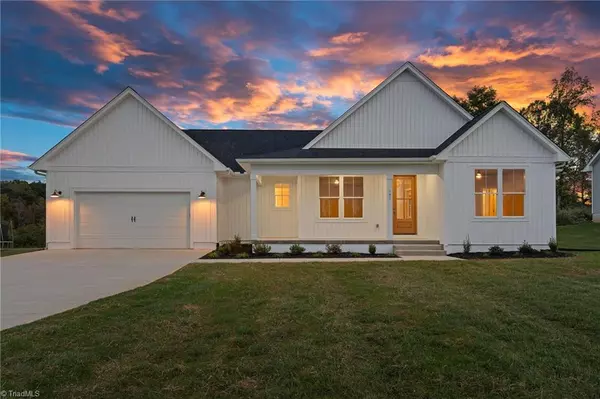 151 Rimrock RD, Harmony, NC 28634