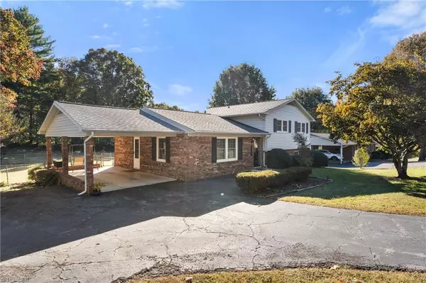 Kernersville, NC 27284,2805 Bobby LN