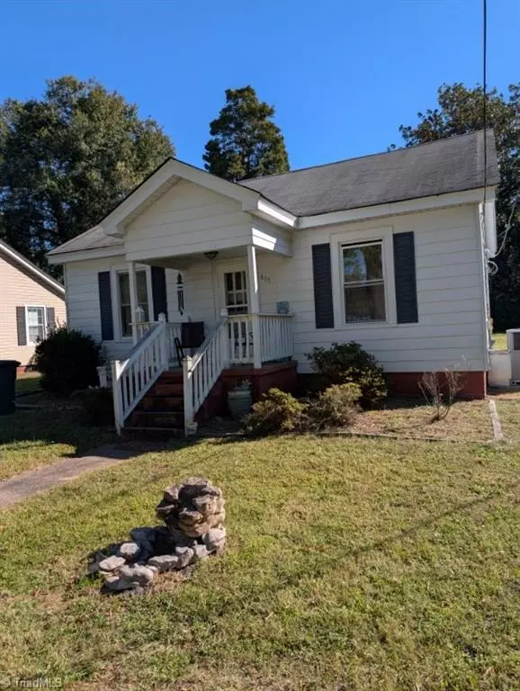 608 cedar ST, Eden, NC 27288