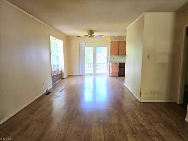 Eden, NC 27288,404 Miles ST