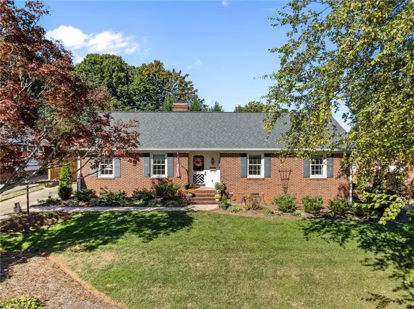 2910 New Hanover DR, Greensboro, NC 27408