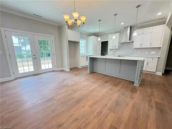 Kernersville, NC 27284,607 Salisbury ST