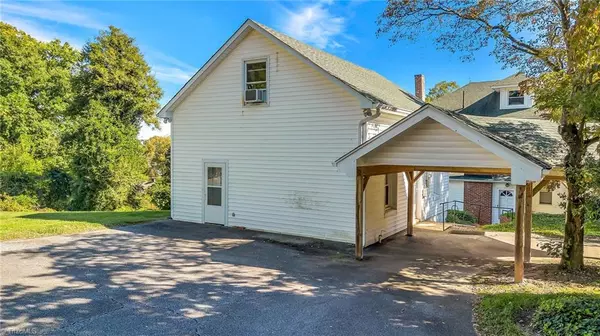 North Wilkesboro, NC 28659,704 9th ST