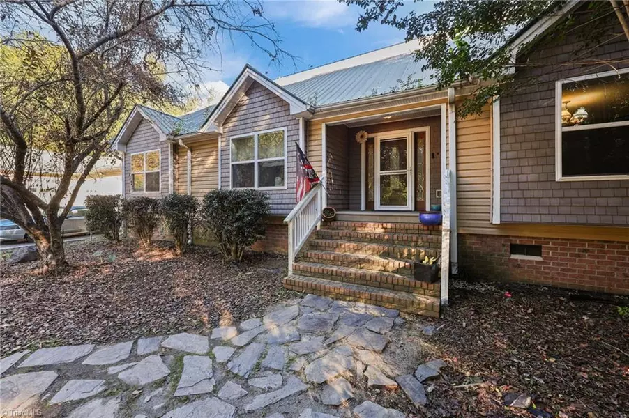 952 Flat Swamp RD, Denton, NC 27239