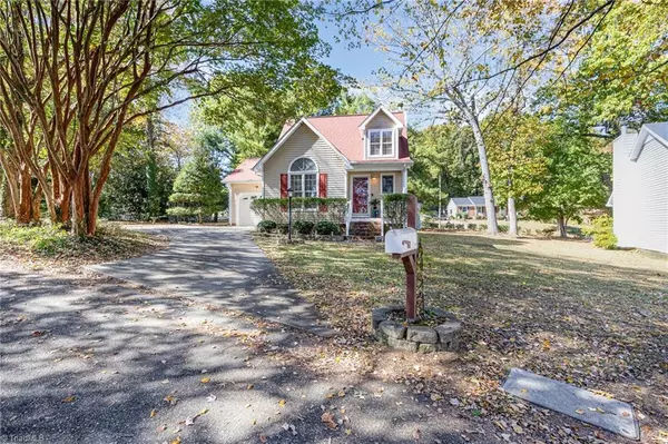 2001 Carlisle WAY, High Point, NC 27265