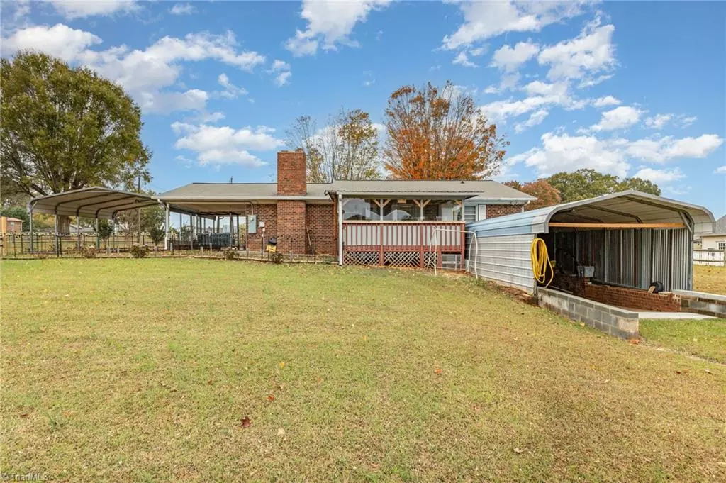 King, NC 27021,205 Greystone DR